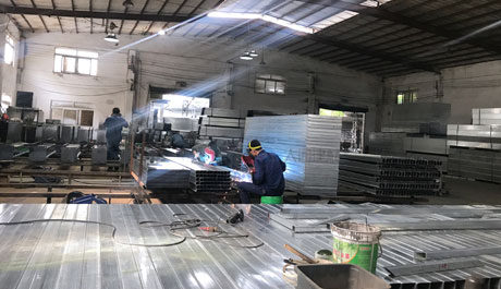 深圳大通建材，引領施工工地圍擋新市場，鋼圍擋、pvc圍擋生產銷售廠家。